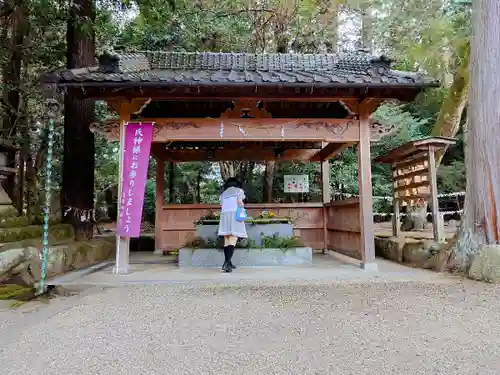 積田神社の手水舎