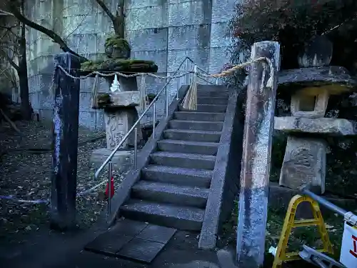 湯神社の{uncategorized: "未分類", other: "その他", undefined: "問題あり", building: "その他建物", grave: "お墓", sacred_gate: "鳥居", guardian: "狛犬", statue: "像", buddha: "仏像", history: "歴史", nature: "自然", garden: "庭園", animal: "動物", pagoda: "塔", temizu: "手水舎", mountain_gate: "山門・神門", sanctuary: "本殿・本堂", subordinate: "末社・摂社", art: "芸術", scenery: "景色", jizo: "地蔵", ema: "絵馬", goshuin: "御朱印", omikuji: "おみくじ", items: "授与品その他", amulet: "お守り", goshuincho: "御朱印帳", eats: "食事", festival: "お祭り", votive_dance: "神楽", shichigosan: "七五三参", wedding: "結婚式", experience: "体験その他", initially: "初詣", around: "周辺", anti_infection: "感染症対策"}