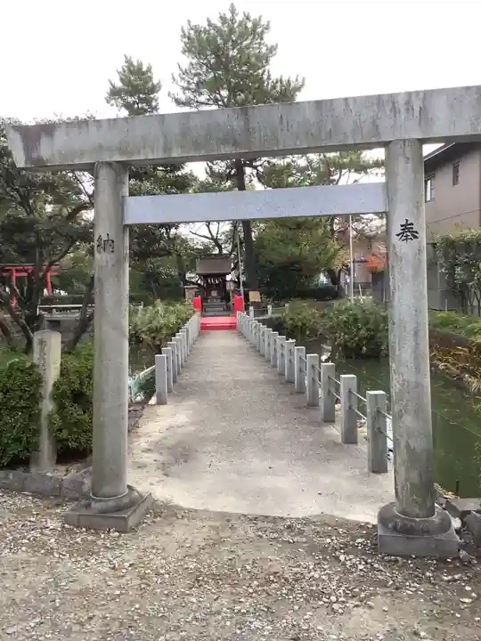 市原稲荷神社の鳥居