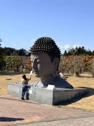 東本願寺本廟 牛久浄苑（牛久大仏）の{uncategorized: "未分類", other: "その他", undefined: "問題あり", building: "その他建物", grave: "お墓", sacred_gate: "鳥居", guardian: "狛犬", statue: "像", buddha: "仏像", history: "歴史", nature: "自然", garden: "庭園", animal: "動物", pagoda: "塔", temizu: "手水舎", mountain_gate: "山門・神門", sanctuary: "本殿・本堂", subordinate: "末社・摂社", art: "芸術", scenery: "景色", jizo: "地蔵", ema: "絵馬", goshuin: "御朱印", omikuji: "おみくじ", items: "授与品その他", amulet: "お守り", goshuincho: "御朱印帳", eats: "食事", festival: "お祭り", votive_dance: "神楽", shichigosan: "七五三参", wedding: "結婚式", experience: "体験その他", initially: "初詣", around: "周辺", anti_infection: "感染症対策"}