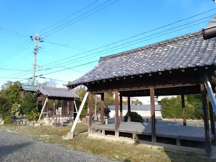 八龍社(目比)の本殿・本堂