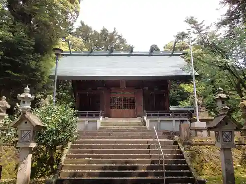 服部神社の本殿