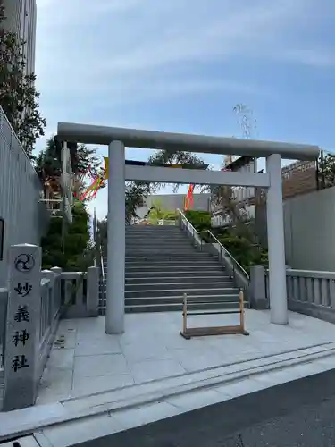 駒込妙義神社の鳥居