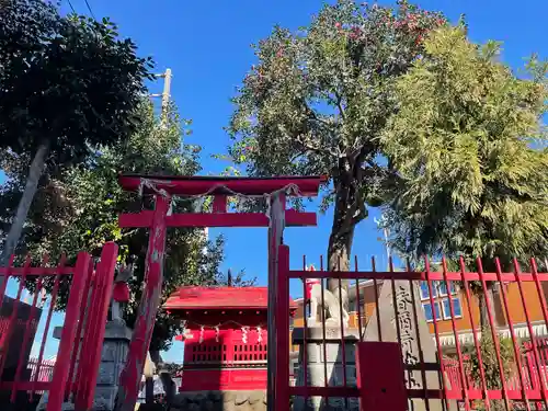 椿稲荷神社の鳥居