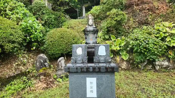 慈徳寺の像