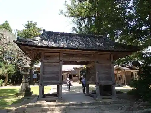 六所神社の山門