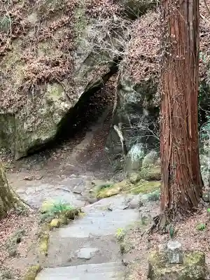 秩父札所三十二番　法性寺の{uncategorized: "未分類", other: "その他", undefined: "問題あり", building: "その他建物", grave: "お墓", sacred_gate: "鳥居", guardian: "狛犬", statue: "像", buddha: "仏像", history: "歴史", nature: "自然", garden: "庭園", animal: "動物", pagoda: "塔", temizu: "手水舎", mountain_gate: "山門・神門", sanctuary: "本殿・本堂", subordinate: "末社・摂社", art: "芸術", scenery: "景色", jizo: "地蔵", ema: "絵馬", goshuin: "御朱印", omikuji: "おみくじ", items: "授与品その他", amulet: "お守り", goshuincho: "御朱印帳", eats: "食事", festival: "お祭り", votive_dance: "神楽", shichigosan: "七五三参", wedding: "結婚式", experience: "体験その他", initially: "初詣", around: "周辺", anti_infection: "感染症対策"}