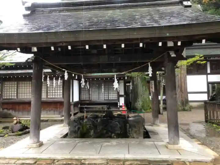 飛驒一宮水無神社の手水舎