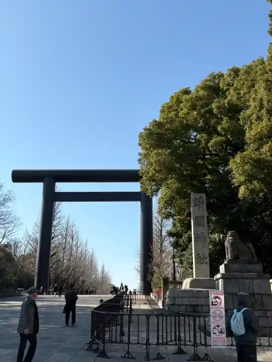 靖國神社の{uncategorized: "未分類", other: "その他", undefined: "問題あり", building: "その他建物", grave: "お墓", sacred_gate: "鳥居", guardian: "狛犬", statue: "像", buddha: "仏像", history: "歴史", nature: "自然", garden: "庭園", animal: "動物", pagoda: "塔", temizu: "手水舎", mountain_gate: "山門・神門", sanctuary: "本殿・本堂", subordinate: "末社・摂社", art: "芸術", scenery: "景色", jizo: "地蔵", ema: "絵馬", goshuin: "御朱印", omikuji: "おみくじ", items: "授与品その他", amulet: "お守り", goshuincho: "御朱印帳", eats: "食事", festival: "お祭り", votive_dance: "神楽", shichigosan: "七五三参", wedding: "結婚式", experience: "体験その他", initially: "初詣", around: "周辺", anti_infection: "感染症対策"}