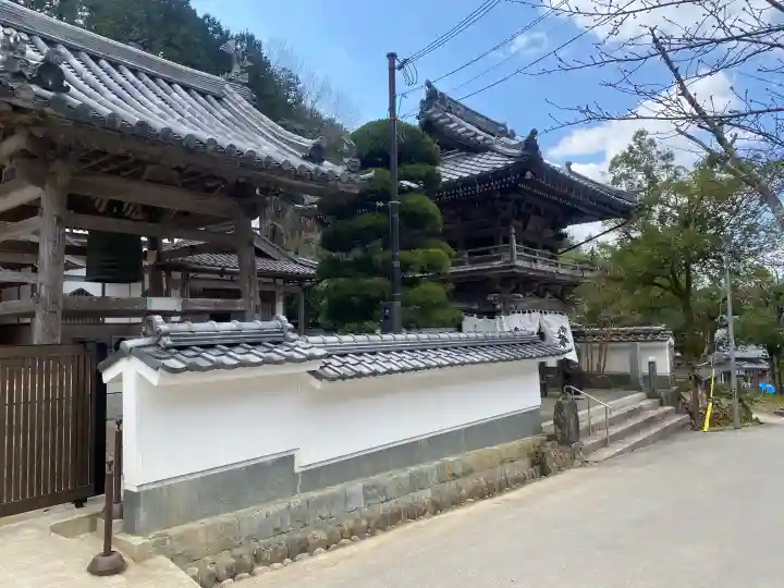 願成寺の{uncategorized: "未分類", other: "その他", undefined: "問題あり", building: "その他建物", grave: "お墓", sacred_gate: "鳥居", guardian: "狛犬", statue: "像", buddha: "仏像", history: "歴史", nature: "自然", garden: "庭園", animal: "動物", pagoda: "塔", temizu: "手水舎", mountain_gate: "山門・神門", sanctuary: "本殿・本堂", subordinate: "末社・摂社", art: "芸術", scenery: "景色", jizo: "地蔵", ema: "絵馬", goshuin: "御朱印", omikuji: "おみくじ", items: "授与品その他", amulet: "お守り", goshuincho: "御朱印帳", eats: "食事", festival: "お祭り", votive_dance: "神楽", shichigosan: "七五三参", wedding: "結婚式", experience: "体験その他", initially: "初詣", around: "周辺", anti_infection: "感染症対策"}