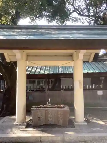 六所社（下飯田）の手水舎