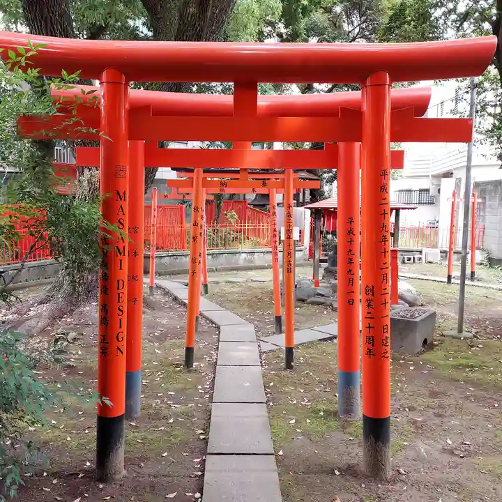 三囲神社の鳥居