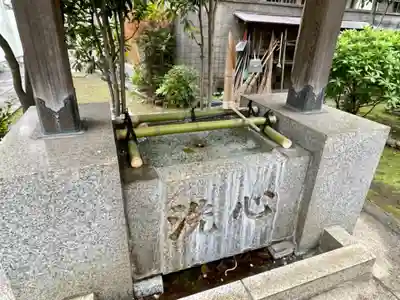 湯島御霊社の手水舎