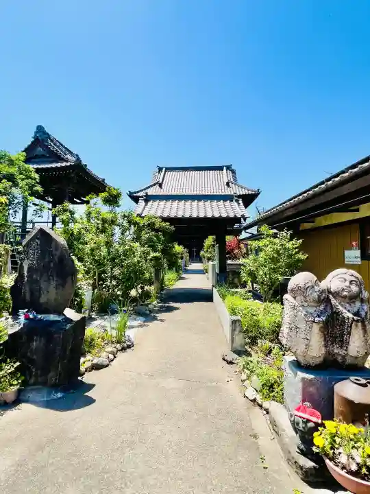 観音寺の{uncategorized: "未分類", other: "その他", undefined: "問題あり", building: "その他建物", grave: "お墓", sacred_gate: "鳥居", guardian: "狛犬", statue: "像", buddha: "仏像", history: "歴史", nature: "自然", garden: "庭園", animal: "動物", pagoda: "塔", temizu: "手水舎", mountain_gate: "山門・神門", sanctuary: "本殿・本堂", subordinate: "末社・摂社", art: "芸術", scenery: "景色", jizo: "地蔵", ema: "絵馬", goshuin: "御朱印", omikuji: "おみくじ", items: "授与品その他", amulet: "お守り", goshuincho: "御朱印帳", eats: "食事", festival: "お祭り", votive_dance: "神楽", shichigosan: "七五三参", wedding: "結婚式", experience: "体験その他", initially: "初詣", around: "周辺", anti_infection: "感染症対策"}