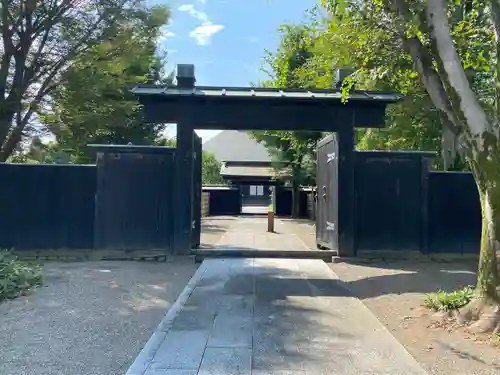 満徳寺の山門