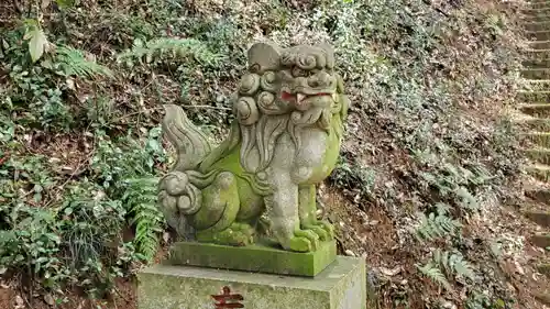 左右神社の狛犬