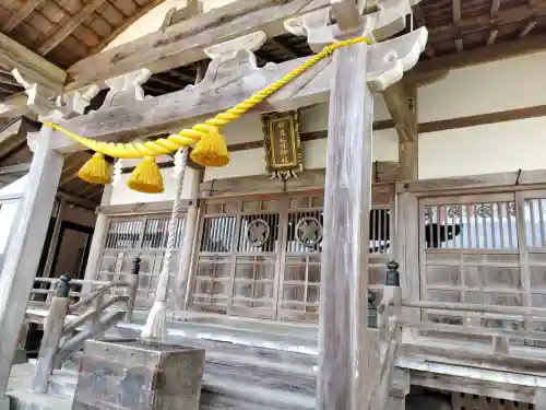 伊夜比咩神社の{uncategorized: "未分類", other: "その他", undefined: "問題あり", building: "その他建物", grave: "お墓", sacred_gate: "鳥居", guardian: "狛犬", statue: "像", buddha: "仏像", history: "歴史", nature: "自然", garden: "庭園", animal: "動物", pagoda: "塔", temizu: "手水舎", mountain_gate: "山門・神門", sanctuary: "本殿・本堂", subordinate: "末社・摂社", art: "芸術", scenery: "景色", jizo: "地蔵", ema: "絵馬", goshuin: "御朱印", omikuji: "おみくじ", items: "授与品その他", amulet: "お守り", goshuincho: "御朱印帳", eats: "食事", festival: "お祭り", votive_dance: "神楽", shichigosan: "七五三参", wedding: "結婚式", experience: "体験その他", initially: "初詣", around: "周辺", anti_infection: "感染症対策"}