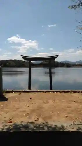 薦神社の鳥居