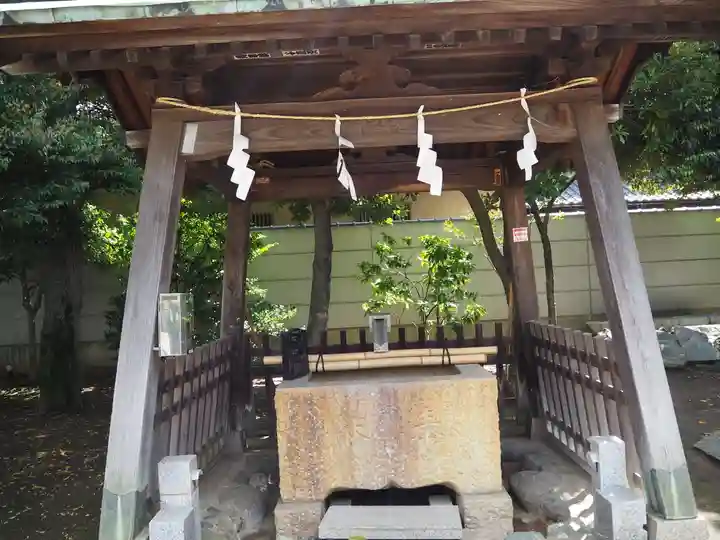綾瀬稲荷神社の手水舎