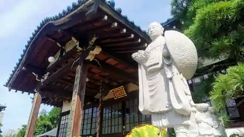 瀧泉寺の本殿