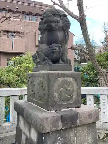 桐ヶ谷氷川神社の狛犬