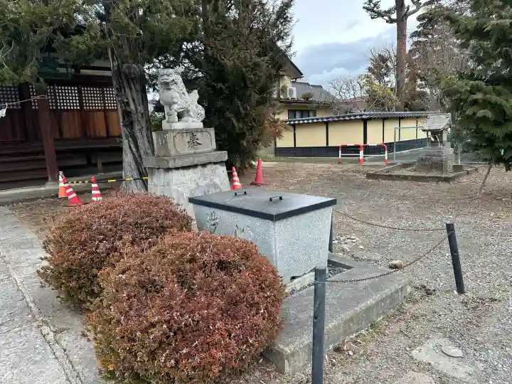 氷鉋斗賣神社の{uncategorized: "未分類", other: "その他", undefined: "問題あり", building: "その他建物", grave: "お墓", sacred_gate: "鳥居", guardian: "狛犬", statue: "像", buddha: "仏像", history: "歴史", nature: "自然", garden: "庭園", animal: "動物", pagoda: "塔", temizu: "手水舎", mountain_gate: "山門・神門", sanctuary: "本殿・本堂", subordinate: "末社・摂社", art: "芸術", scenery: "景色", jizo: "地蔵", ema: "絵馬", goshuin: "御朱印", omikuji: "おみくじ", items: "授与品その他", amulet: "お守り", goshuincho: "御朱印帳", eats: "食事", festival: "お祭り", votive_dance: "神楽", shichigosan: "七五三参", wedding: "結婚式", experience: "体験その他", initially: "初詣", around: "周辺", anti_infection: "感染症対策"}