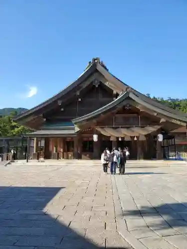 出雲大社の{uncategorized: "未分類", other: "その他", undefined: "問題あり", building: "その他建物", grave: "お墓", sacred_gate: "鳥居", guardian: "狛犬", statue: "像", buddha: "仏像", history: "歴史", nature: "自然", garden: "庭園", animal: "動物", pagoda: "塔", temizu: "手水舎", mountain_gate: "山門・神門", sanctuary: "本殿・本堂", subordinate: "末社・摂社", art: "芸術", scenery: "景色", jizo: "地蔵", ema: "絵馬", goshuin: "御朱印", omikuji: "おみくじ", items: "授与品その他", amulet: "お守り", goshuincho: "御朱印帳", eats: "食事", festival: "お祭り", votive_dance: "神楽", shichigosan: "七五三参", wedding: "結婚式", experience: "体験その他", initially: "初詣", around: "周辺", anti_infection: "感染症対策"}