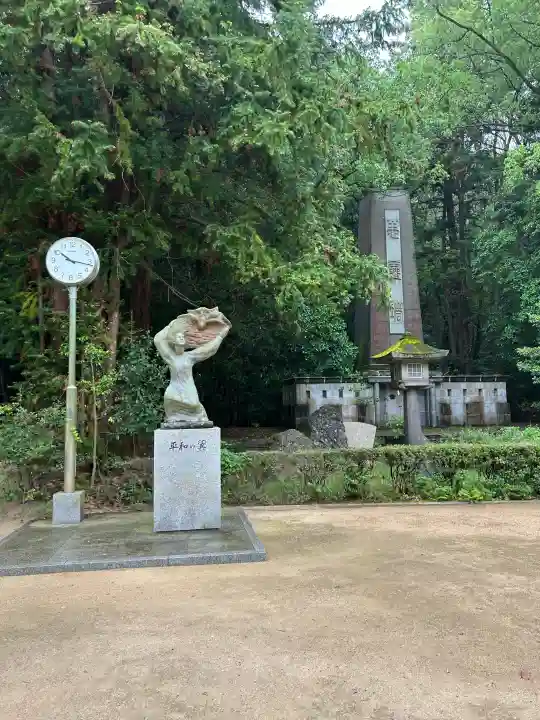 岡山縣護國神社の{uncategorized: "未分類", other: "その他", undefined: "問題あり", building: "その他建物", grave: "お墓", sacred_gate: "鳥居", guardian: "狛犬", statue: "像", buddha: "仏像", history: "歴史", nature: "自然", garden: "庭園", animal: "動物", pagoda: "塔", temizu: "手水舎", mountain_gate: "山門・神門", sanctuary: "本殿・本堂", subordinate: "末社・摂社", art: "芸術", scenery: "景色", jizo: "地蔵", ema: "絵馬", goshuin: "御朱印", omikuji: "おみくじ", items: "授与品その他", amulet: "お守り", goshuincho: "御朱印帳", eats: "食事", festival: "お祭り", votive_dance: "神楽", shichigosan: "七五三参", wedding: "結婚式", experience: "体験その他", initially: "初詣", around: "周辺", anti_infection: "感染症対策"}