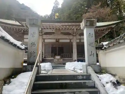 瑠璃寺の{uncategorized: "未分類", other: "その他", undefined: "問題あり", building: "その他建物", grave: "お墓", sacred_gate: "鳥居", guardian: "狛犬", statue: "像", buddha: "仏像", history: "歴史", nature: "自然", garden: "庭園", animal: "動物", pagoda: "塔", temizu: "手水舎", mountain_gate: "山門・神門", sanctuary: "本殿・本堂", subordinate: "末社・摂社", art: "芸術", scenery: "景色", jizo: "地蔵", ema: "絵馬", goshuin: "御朱印", omikuji: "おみくじ", items: "授与品その他", amulet: "お守り", goshuincho: "御朱印帳", eats: "食事", festival: "お祭り", votive_dance: "神楽", shichigosan: "七五三参", wedding: "結婚式", experience: "体験その他", initially: "初詣", around: "周辺", anti_infection: "感染症対策"}