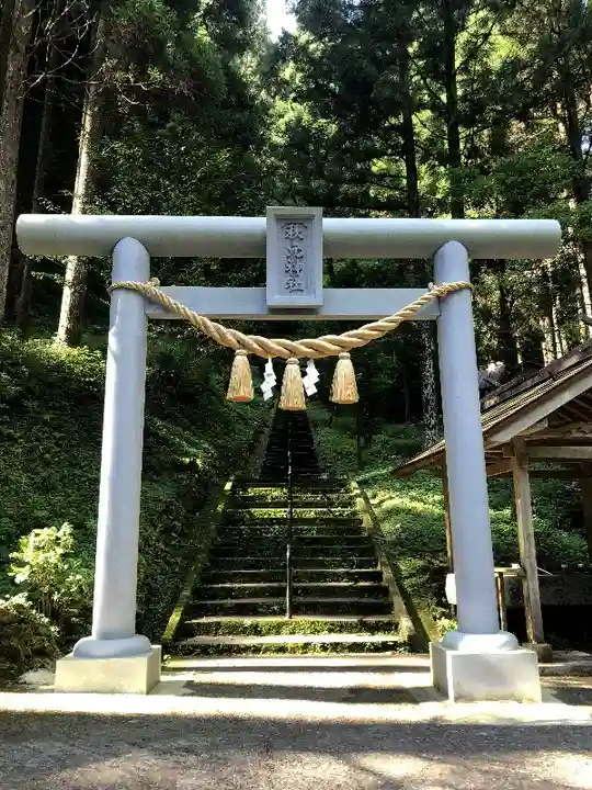 秋元神社の鳥居