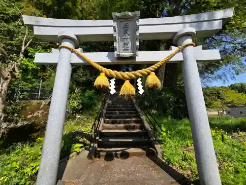 石武雄神社の{uncategorized: "未分類", other: "その他", undefined: "問題あり", building: "その他建物", grave: "お墓", sacred_gate: "鳥居", guardian: "狛犬", statue: "像", buddha: "仏像", history: "歴史", nature: "自然", garden: "庭園", animal: "動物", pagoda: "塔", temizu: "手水舎", mountain_gate: "山門・神門", sanctuary: "本殿・本堂", subordinate: "末社・摂社", art: "芸術", scenery: "景色", jizo: "地蔵", ema: "絵馬", goshuin: "御朱印", omikuji: "おみくじ", items: "授与品その他", amulet: "お守り", goshuincho: "御朱印帳", eats: "食事", festival: "お祭り", votive_dance: "神楽", shichigosan: "七五三参", wedding: "結婚式", experience: "体験その他", initially: "初詣", around: "周辺", anti_infection: "感染症対策"}