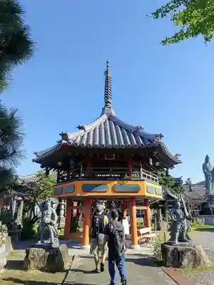 宝珠院の山門・神門