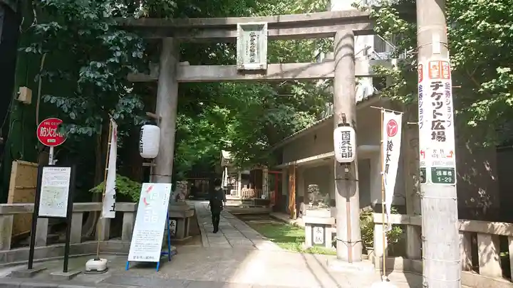 銀杏岡八幡神社の鳥居