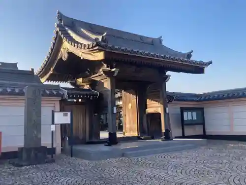 大念寺の山門