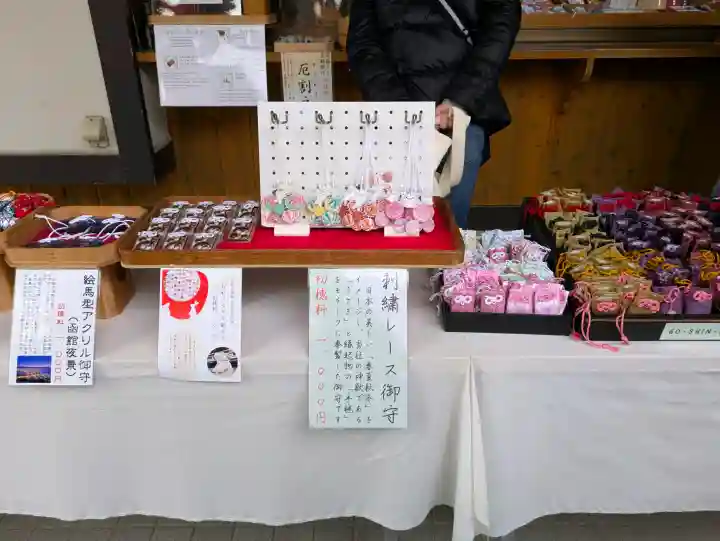 湯倉神社の{uncategorized: "未分類", other: "その他", undefined: "問題あり", building: "その他建物", grave: "お墓", sacred_gate: "鳥居", guardian: "狛犬", statue: "像", buddha: "仏像", history: "歴史", nature: "自然", garden: "庭園", animal: "動物", pagoda: "塔", temizu: "手水舎", mountain_gate: "山門・神門", sanctuary: "本殿・本堂", subordinate: "末社・摂社", art: "芸術", scenery: "景色", jizo: "地蔵", ema: "絵馬", goshuin: "御朱印", omikuji: "おみくじ", items: "授与品その他", amulet: "お守り", goshuincho: "御朱印帳", eats: "食事", festival: "お祭り", votive_dance: "神楽", shichigosan: "七五三参", wedding: "結婚式", experience: "体験その他", initially: "初詣", around: "周辺", anti_infection: "感染症対策"}