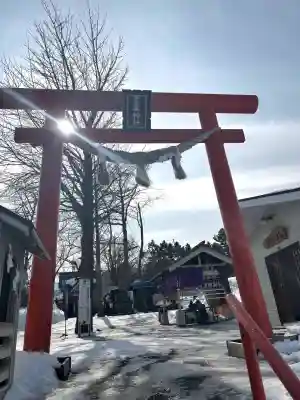 星置神社の{uncategorized: "未分類", other: "その他", undefined: "問題あり", building: "その他建物", grave: "お墓", sacred_gate: "鳥居", guardian: "狛犬", statue: "像", buddha: "仏像", history: "歴史", nature: "自然", garden: "庭園", animal: "動物", pagoda: "塔", temizu: "手水舎", mountain_gate: "山門・神門", sanctuary: "本殿・本堂", subordinate: "末社・摂社", art: "芸術", scenery: "景色", jizo: "地蔵", ema: "絵馬", goshuin: "御朱印", omikuji: "おみくじ", items: "授与品その他", amulet: "お守り", goshuincho: "御朱印帳", eats: "食事", festival: "お祭り", votive_dance: "神楽", shichigosan: "七五三参", wedding: "結婚式", experience: "体験その他", initially: "初詣", around: "周辺", anti_infection: "感染症対策"}