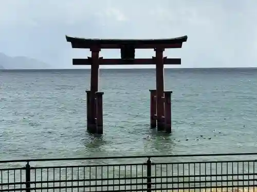 白鬚神社の{uncategorized: "未分類", other: "その他", undefined: "問題あり", building: "その他建物", grave: "お墓", sacred_gate: "鳥居", guardian: "狛犬", statue: "像", buddha: "仏像", history: "歴史", nature: "自然", garden: "庭園", animal: "動物", pagoda: "塔", temizu: "手水舎", mountain_gate: "山門・神門", sanctuary: "本殿・本堂", subordinate: "末社・摂社", art: "芸術", scenery: "景色", jizo: "地蔵", ema: "絵馬", goshuin: "御朱印", omikuji: "おみくじ", items: "授与品その他", amulet: "お守り", goshuincho: "御朱印帳", eats: "食事", festival: "お祭り", votive_dance: "神楽", shichigosan: "七五三参", wedding: "結婚式", experience: "体験その他", initially: "初詣", around: "周辺", anti_infection: "感染症対策"}
