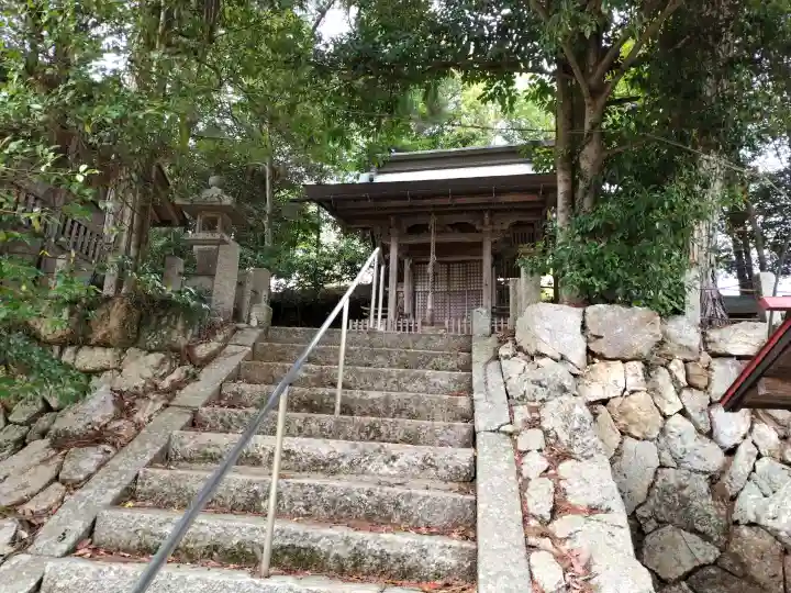 志波加神社の{uncategorized: "未分類", other: "その他", undefined: "問題あり", building: "その他建物", grave: "お墓", sacred_gate: "鳥居", guardian: "狛犬", statue: "像", buddha: "仏像", history: "歴史", nature: "自然", garden: "庭園", animal: "動物", pagoda: "塔", temizu: "手水舎", mountain_gate: "山門・神門", sanctuary: "本殿・本堂", subordinate: "末社・摂社", art: "芸術", scenery: "景色", jizo: "地蔵", ema: "絵馬", goshuin: "御朱印", omikuji: "おみくじ", items: "授与品その他", amulet: "お守り", goshuincho: "御朱印帳", eats: "食事", festival: "お祭り", votive_dance: "神楽", shichigosan: "七五三参", wedding: "結婚式", experience: "体験その他", initially: "初詣", around: "周辺", anti_infection: "感染症対策"}