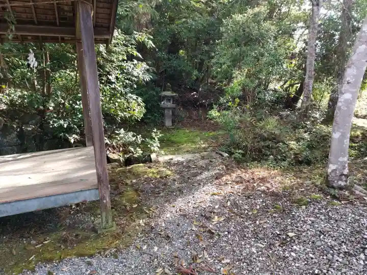 與能神社の{uncategorized: "未分類", other: "その他", undefined: "問題あり", building: "その他建物", grave: "お墓", sacred_gate: "鳥居", guardian: "狛犬", statue: "像", buddha: "仏像", history: "歴史", nature: "自然", garden: "庭園", animal: "動物", pagoda: "塔", temizu: "手水舎", mountain_gate: "山門・神門", sanctuary: "本殿・本堂", subordinate: "末社・摂社", art: "芸術", scenery: "景色", jizo: "地蔵", ema: "絵馬", goshuin: "御朱印", omikuji: "おみくじ", items: "授与品その他", amulet: "お守り", goshuincho: "御朱印帳", eats: "食事", festival: "お祭り", votive_dance: "神楽", shichigosan: "七五三参", wedding: "結婚式", experience: "体験その他", initially: "初詣", around: "周辺", anti_infection: "感染症対策"}