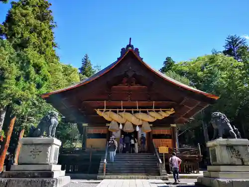 諏訪大社下社秋宮の本殿・本堂