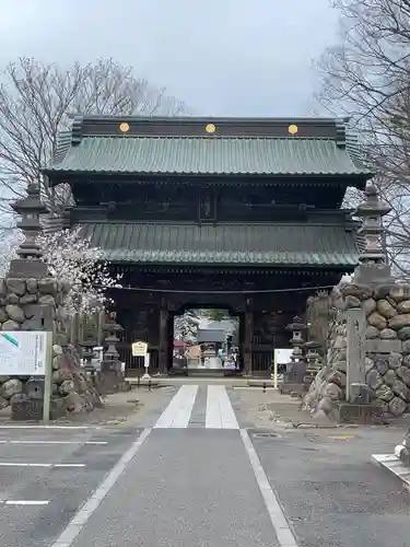 妻沼聖天山歓喜院の山門