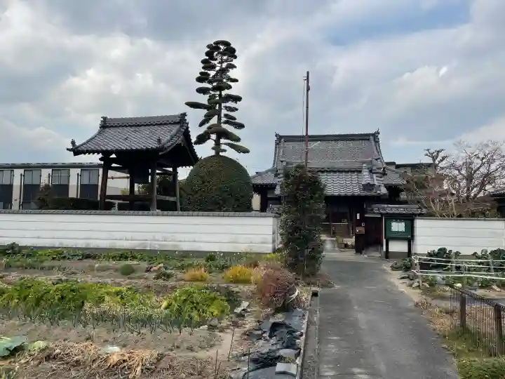 円重寺の{uncategorized: "未分類", other: "その他", undefined: "問題あり", building: "その他建物", grave: "お墓", sacred_gate: "鳥居", guardian: "狛犬", statue: "像", buddha: "仏像", history: "歴史", nature: "自然", garden: "庭園", animal: "動物", pagoda: "塔", temizu: "手水舎", mountain_gate: "山門・神門", sanctuary: "本殿・本堂", subordinate: "末社・摂社", art: "芸術", scenery: "景色", jizo: "地蔵", ema: "絵馬", goshuin: "御朱印", omikuji: "おみくじ", items: "授与品その他", amulet: "お守り", goshuincho: "御朱印帳", eats: "食事", festival: "お祭り", votive_dance: "神楽", shichigosan: "七五三参", wedding: "結婚式", experience: "体験その他", initially: "初詣", around: "周辺", anti_infection: "感染症対策"}