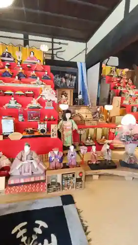 五所駒瀧神社の{uncategorized: "未分類", other: "その他", undefined: "問題あり", building: "その他建物", grave: "お墓", sacred_gate: "鳥居", guardian: "狛犬", statue: "像", buddha: "仏像", history: "歴史", nature: "自然", garden: "庭園", animal: "動物", pagoda: "塔", temizu: "手水舎", mountain_gate: "山門・神門", sanctuary: "本殿・本堂", subordinate: "末社・摂社", art: "芸術", scenery: "景色", jizo: "地蔵", ema: "絵馬", goshuin: "御朱印", omikuji: "おみくじ", items: "授与品その他", amulet: "お守り", goshuincho: "御朱印帳", eats: "食事", festival: "お祭り", votive_dance: "神楽", shichigosan: "七五三参", wedding: "結婚式", experience: "体験その他", initially: "初詣", around: "周辺", anti_infection: "感染症対策"}