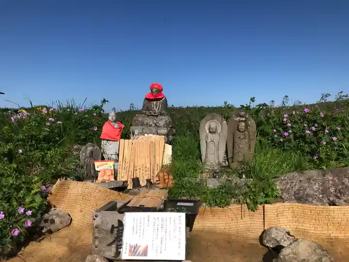 月山神社本宮の周辺