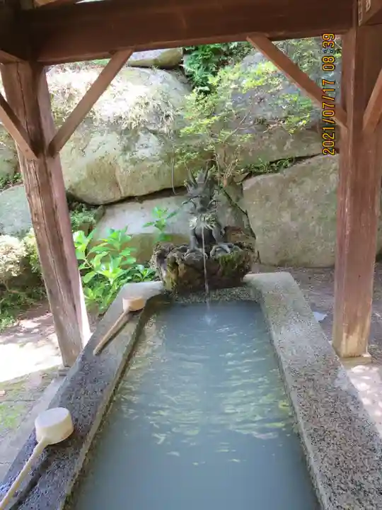 岩角山 岩角寺の手水舎