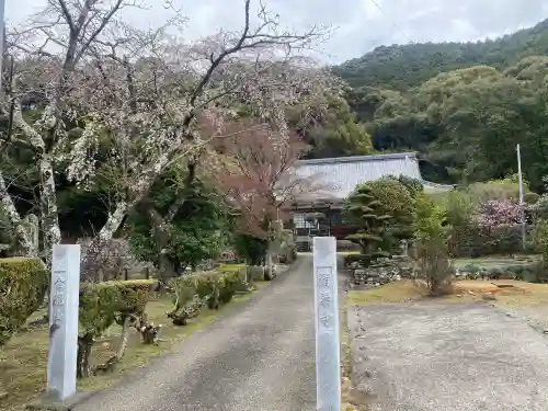 清泰寺の{uncategorized: "未分類", other: "その他", undefined: "問題あり", building: "その他建物", grave: "お墓", sacred_gate: "鳥居", guardian: "狛犬", statue: "像", buddha: "仏像", history: "歴史", nature: "自然", garden: "庭園", animal: "動物", pagoda: "塔", temizu: "手水舎", mountain_gate: "山門・神門", sanctuary: "本殿・本堂", subordinate: "末社・摂社", art: "芸術", scenery: "景色", jizo: "地蔵", ema: "絵馬", goshuin: "御朱印", omikuji: "おみくじ", items: "授与品その他", amulet: "お守り", goshuincho: "御朱印帳", eats: "食事", festival: "お祭り", votive_dance: "神楽", shichigosan: "七五三参", wedding: "結婚式", experience: "体験その他", initially: "初詣", around: "周辺", anti_infection: "感染症対策"}