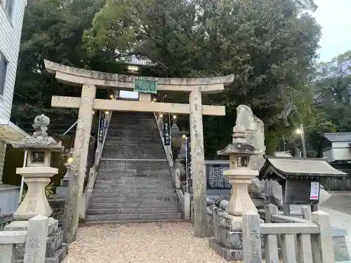 福良八幡神社の{uncategorized: "未分類", other: "その他", undefined: "問題あり", building: "その他建物", grave: "お墓", sacred_gate: "鳥居", guardian: "狛犬", statue: "像", buddha: "仏像", history: "歴史", nature: "自然", garden: "庭園", animal: "動物", pagoda: "塔", temizu: "手水舎", mountain_gate: "山門・神門", sanctuary: "本殿・本堂", subordinate: "末社・摂社", art: "芸術", scenery: "景色", jizo: "地蔵", ema: "絵馬", goshuin: "御朱印", omikuji: "おみくじ", items: "授与品その他", amulet: "お守り", goshuincho: "御朱印帳", eats: "食事", festival: "お祭り", votive_dance: "神楽", shichigosan: "七五三参", wedding: "結婚式", experience: "体験その他", initially: "初詣", around: "周辺", anti_infection: "感染症対策"}