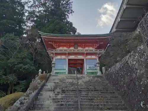 青岸渡寺の山門・神門