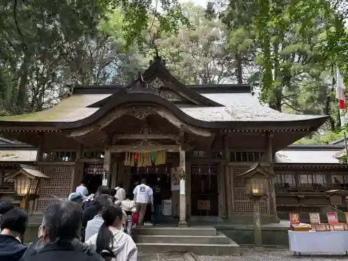 高千穂神社の{uncategorized: "未分類", other: "その他", undefined: "問題あり", building: "その他建物", grave: "お墓", sacred_gate: "鳥居", guardian: "狛犬", statue: "像", buddha: "仏像", history: "歴史", nature: "自然", garden: "庭園", animal: "動物", pagoda: "塔", temizu: "手水舎", mountain_gate: "山門・神門", sanctuary: "本殿・本堂", subordinate: "末社・摂社", art: "芸術", scenery: "景色", jizo: "地蔵", ema: "絵馬", goshuin: "御朱印", omikuji: "おみくじ", items: "授与品その他", amulet: "お守り", goshuincho: "御朱印帳", eats: "食事", festival: "お祭り", votive_dance: "神楽", shichigosan: "七五三参", wedding: "結婚式", experience: "体験その他", initially: "初詣", around: "周辺", anti_infection: "感染症対策"}