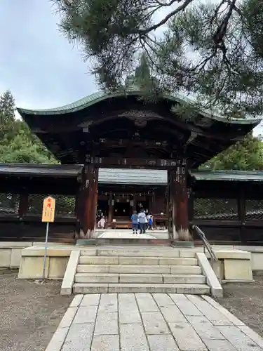 上杉神社の山門・神門